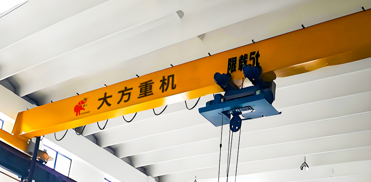 Metallurgical electric hoist